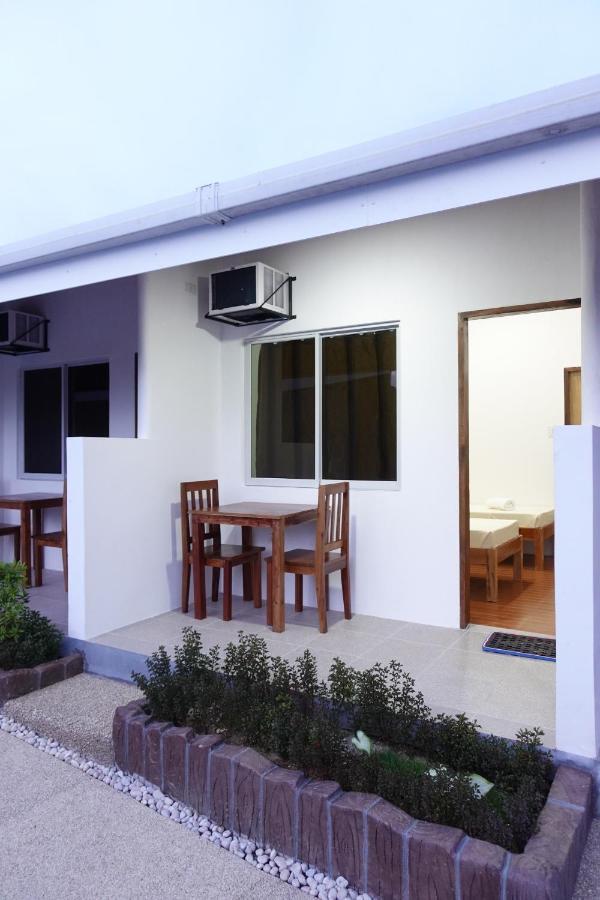 Badi'S Place Moalboal Esterno foto